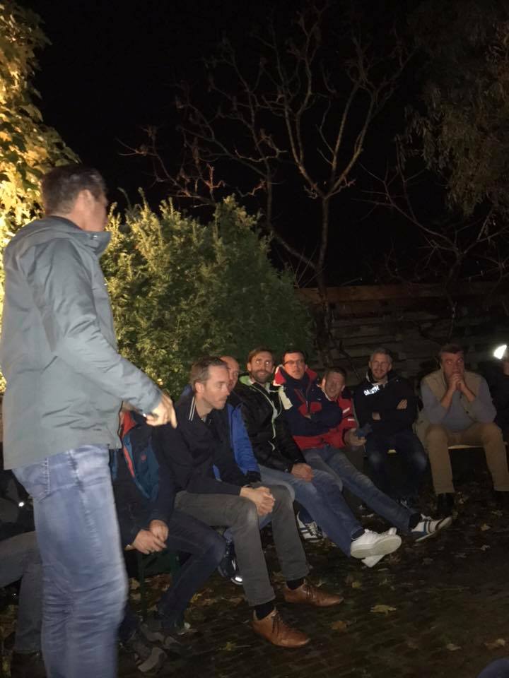 Mannen op pad in de natuur